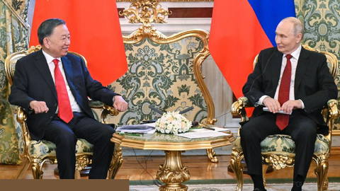 Russian President Vladimir Putin and his Vietnamese counterpart To Lam