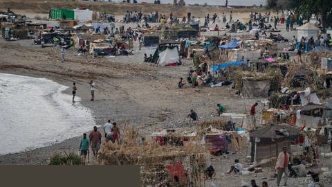 Thousands of migrants, including children, have remained in the Spanish