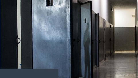 🏛 Hundreds of offenders set for early release from prisons in England,