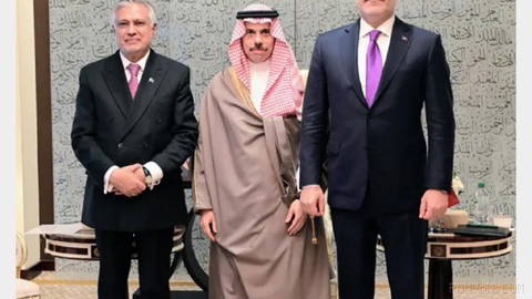 معاون نخست‌ وزیر و وزیر خارجه پاکستان با هدف شرکت در نشست کمیته راهبردی