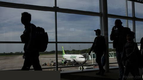 🌫 Thick haze from forest and land fires disrupts flights in Indonesia