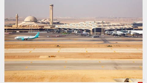 Malaysia Airlines and Indian company IndiGo have canceled their flights to Saudi Arabia until October 16.