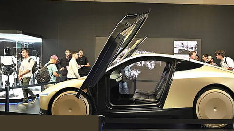 🚘 Tesla aims to begin limited customer deliveries of its fully