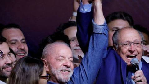 Donald Trump, ABD Başkanı Lula’nın başkanlık seçimlerindeki zaferini “başka bir hileli seçim” benzeri bir kanıt sunmadan “okudu”