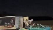 A video from Egypt shows the moment a truckload of chicken is stolen from a moving truck on the Cairo–Ismailia highway. The thieves used a van…